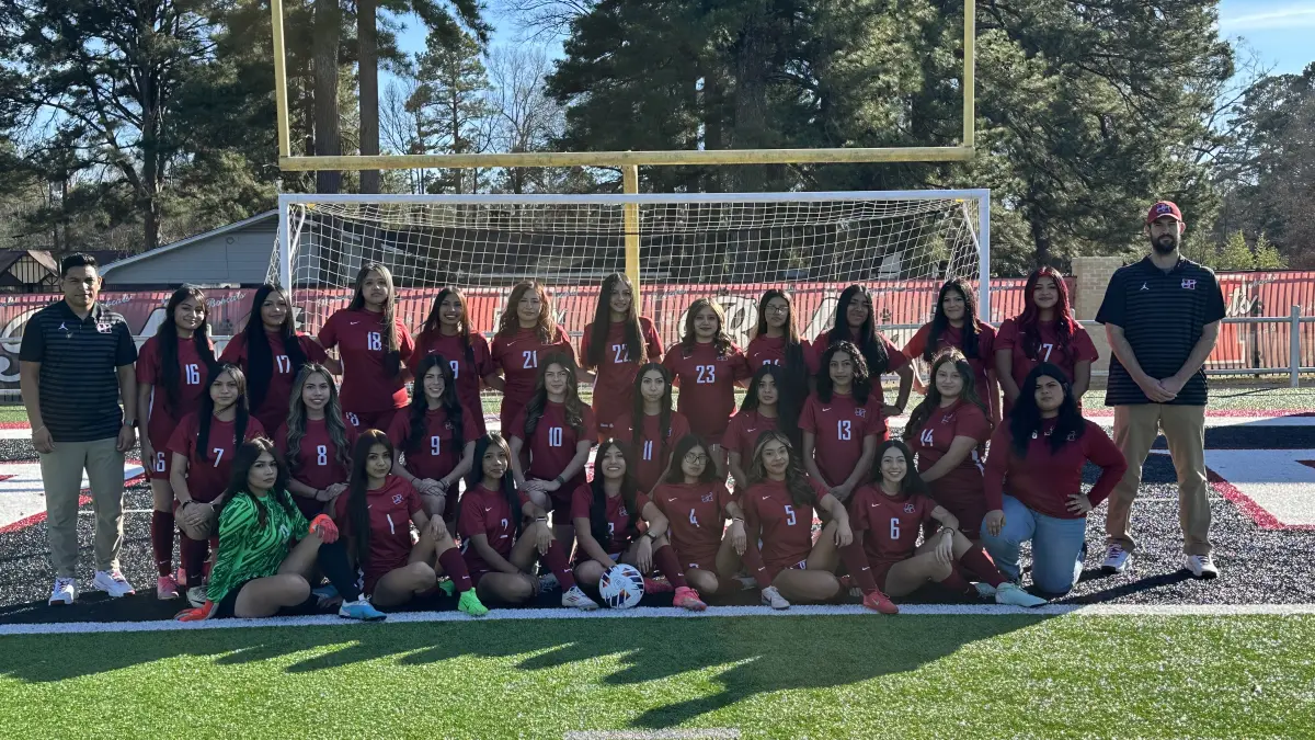 Lady Cats End Season with 6-0 Win Over Malvern