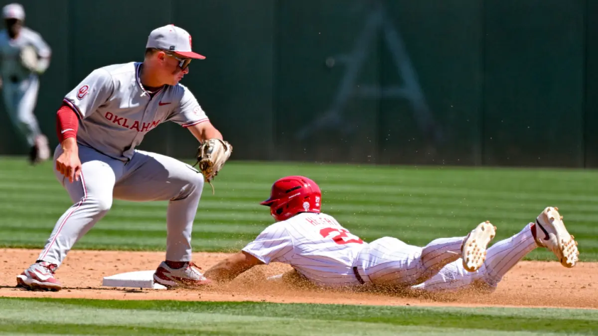 Hogs explode for seven runs in 8th to defeat OU