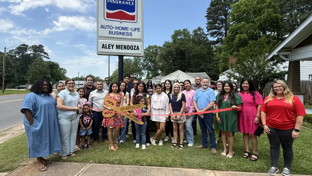 Hope Chamber Hosts Ribbon Cutting for Aley Mendoza’s Shelter Insurance Agency