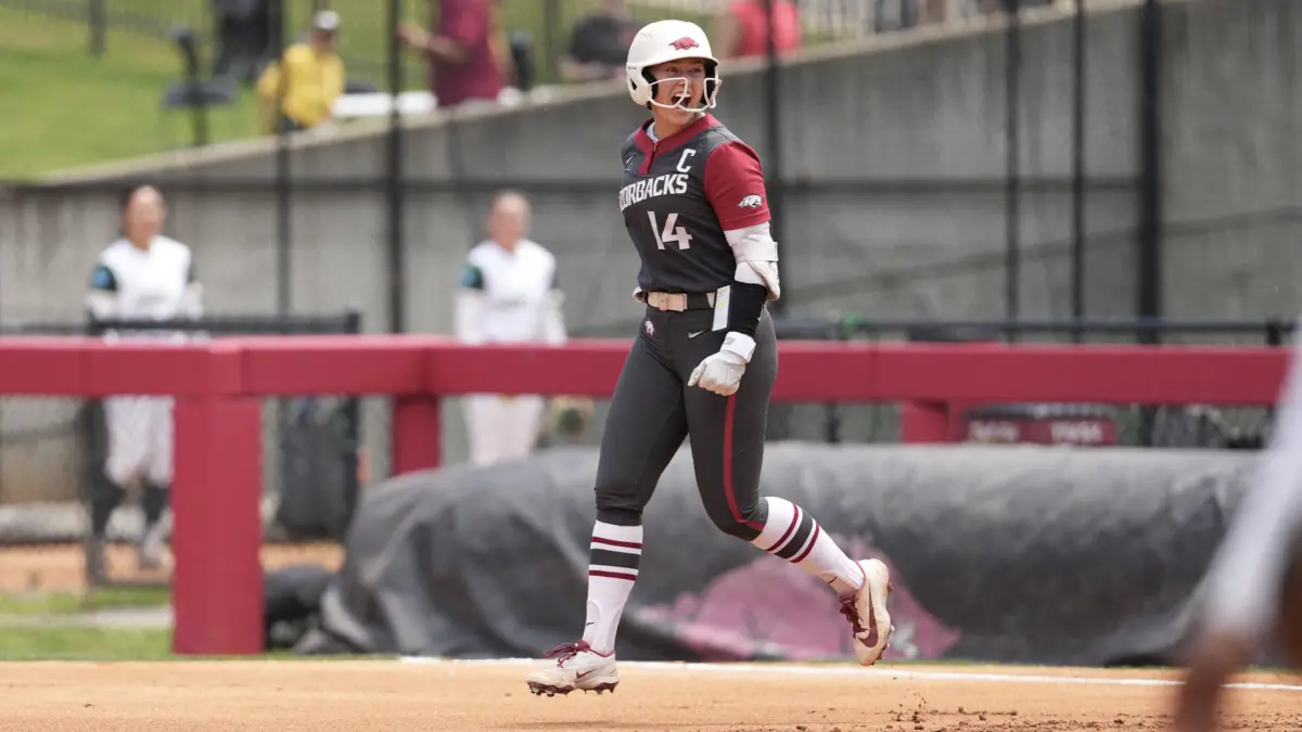 No. 5 Arkansas Advances to Regional Final with 9-1 Run-Rule Victory Over South Florida