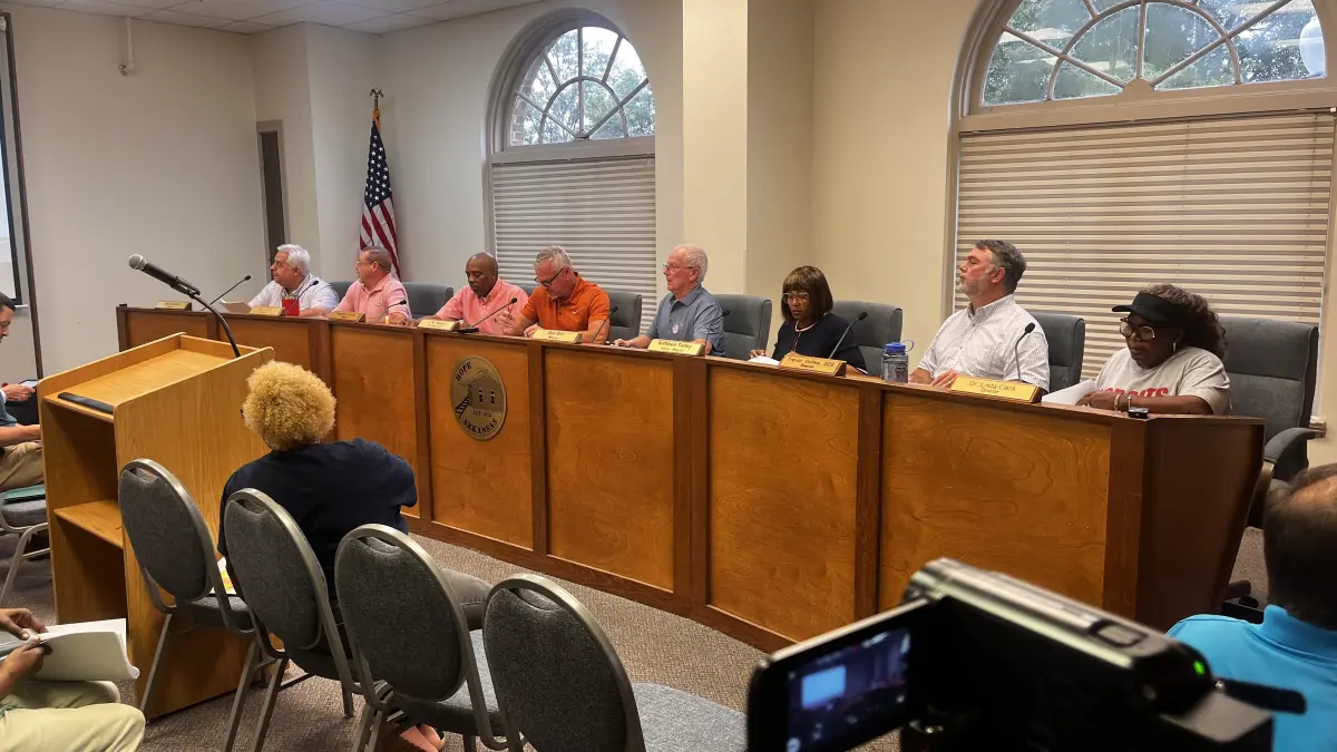 Hope City Board continues funding to Downtown Network, approves bid for forestry management at airport
