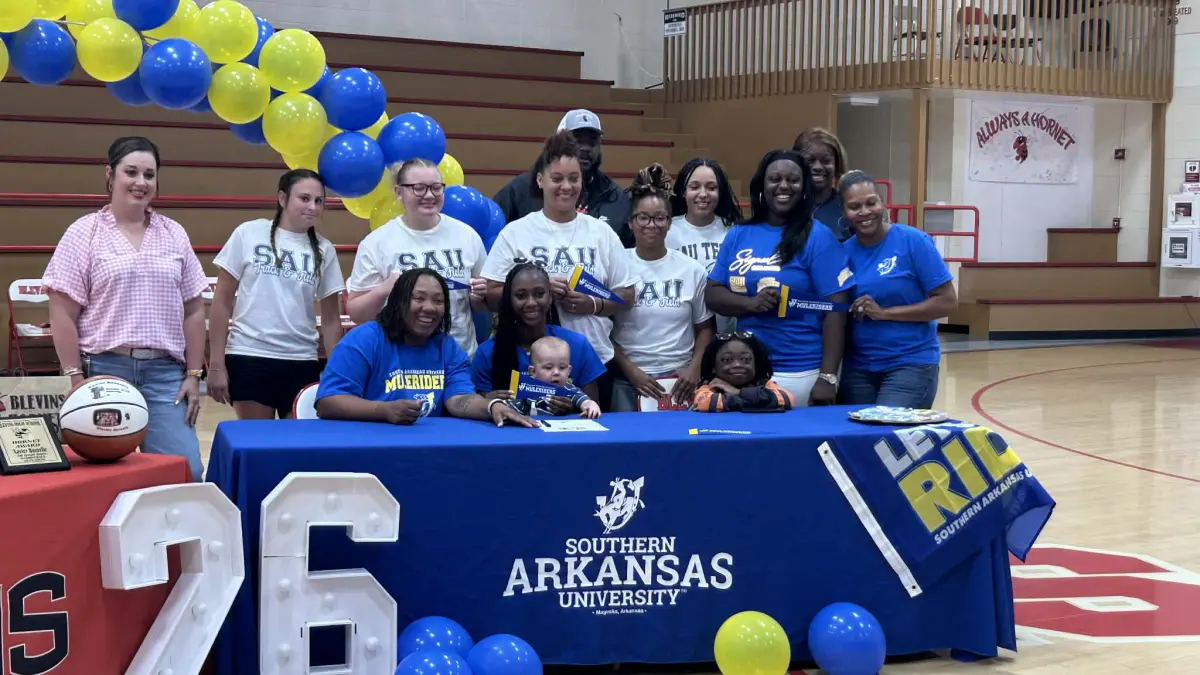R'Moni Jamerson Signs with SAU for Track & Field