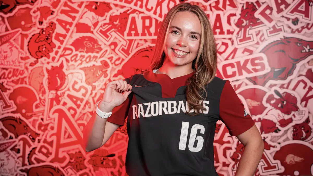 Razorbacks Sign Omaha Transfer LHP Grace Hornbuckle