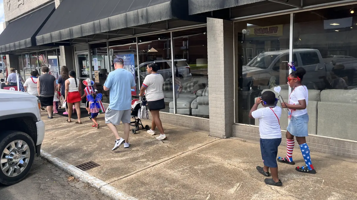 Independence Day Children's Parade comes through downtown Hope Friday