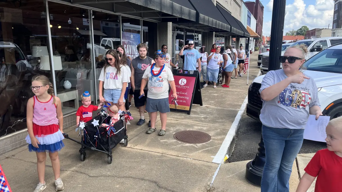 Independence Day Children's Parade comes through downtown Hope Friday