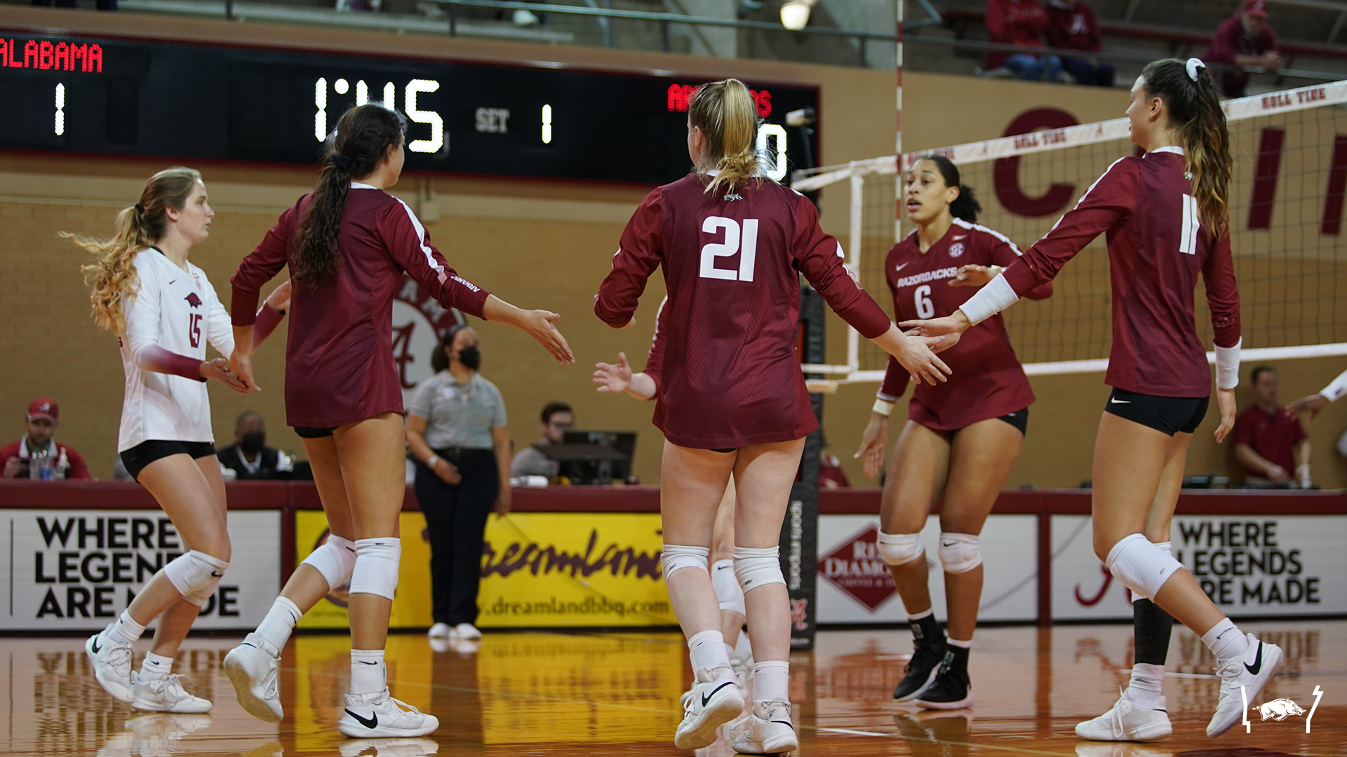 Hogs Calm Tide in 3-1 Victory