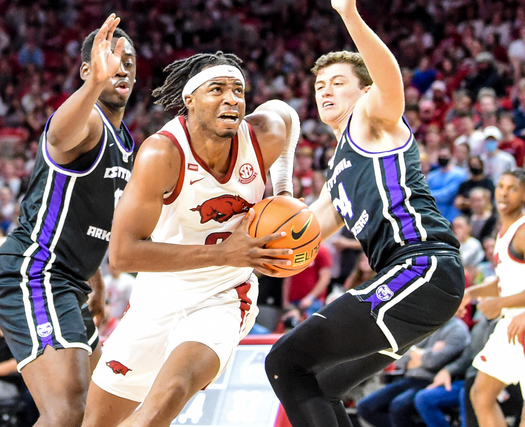 Hogs Rout UCA