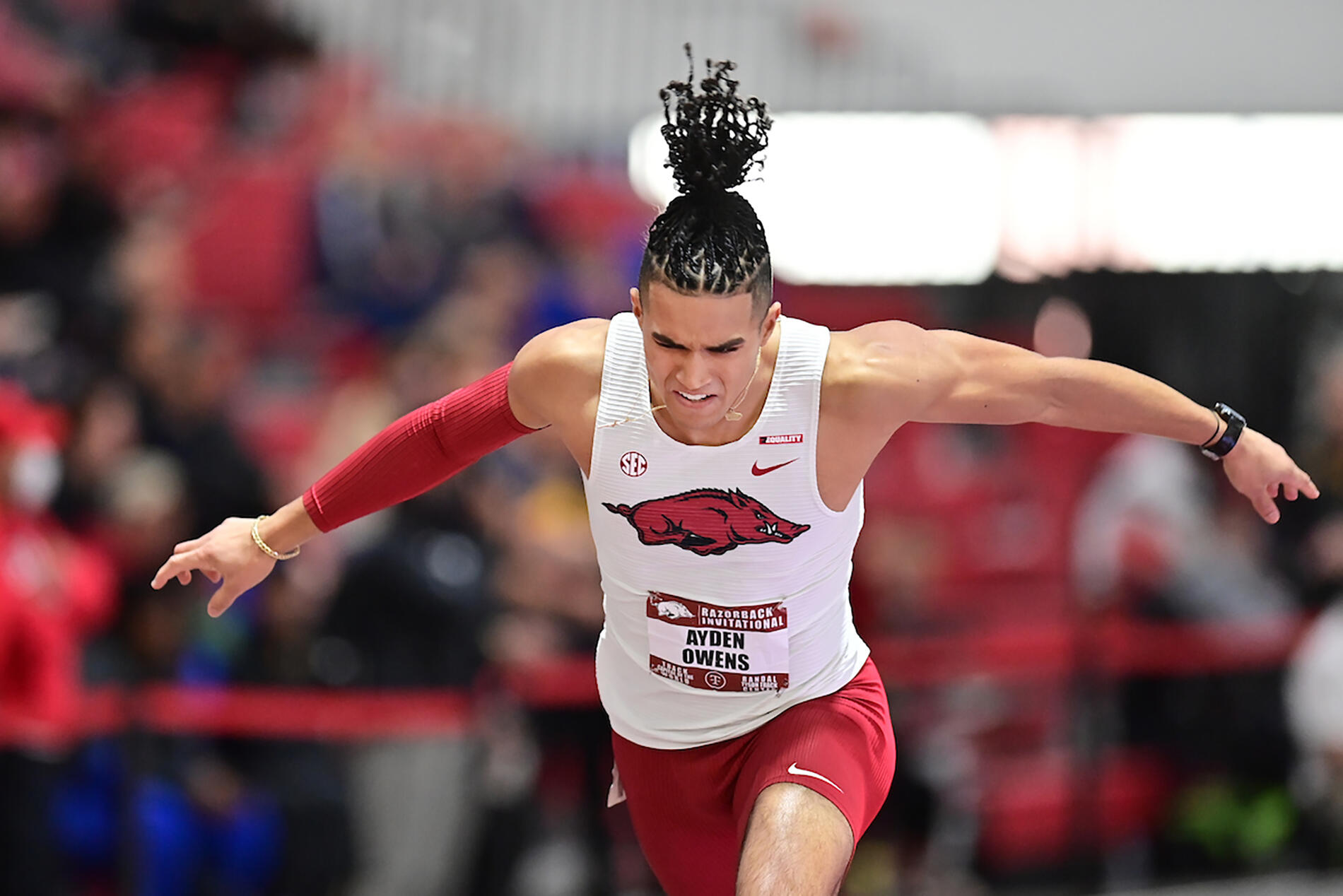 MTRK | Ayden Owens breaks Arkansas heptathlon record with No. 2 score in collegiate history